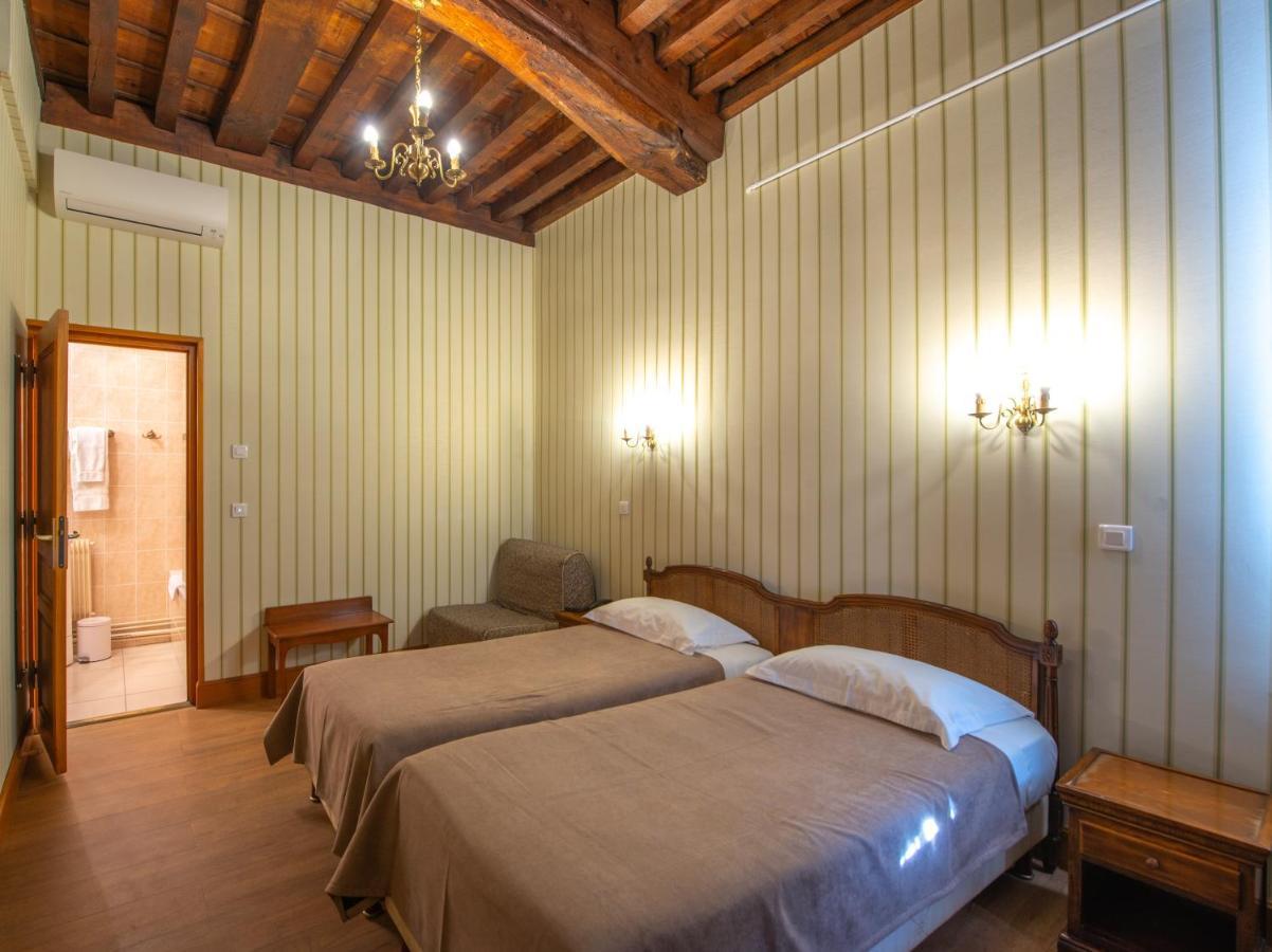 De La Cloche Hotel Beaune (Cote d'Or)