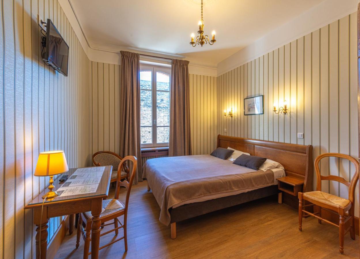 De La Cloche Hotel 3*