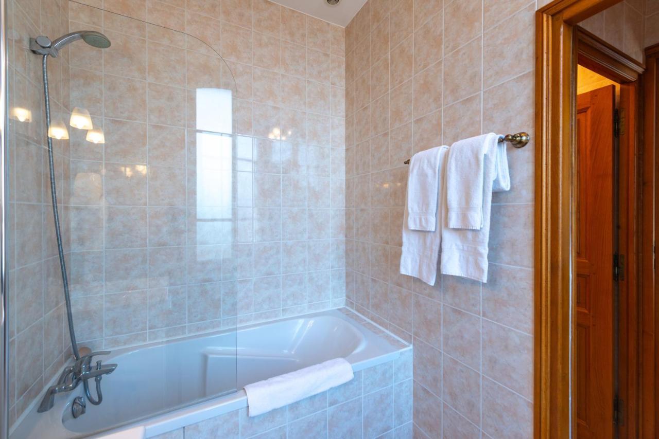 De La Cloche Hotel 3*