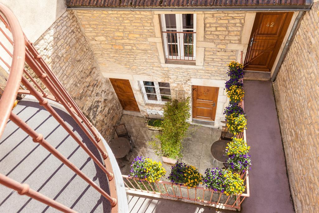 De La Cloche Hotel