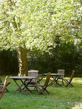 De La Cloche Hotel